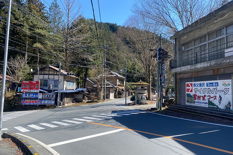 宮平交差点