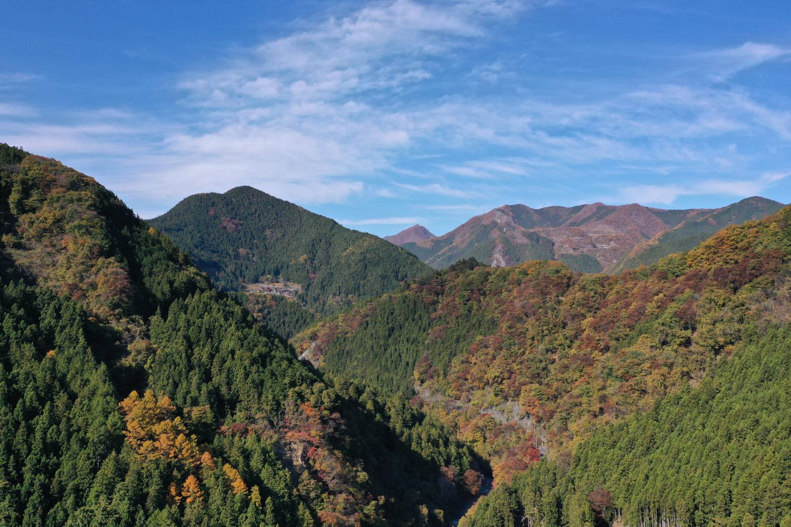 大滝の山並み_秋